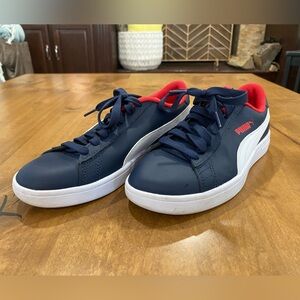 PUMA SHOES YOUTH BOYS SIZE 5.5 - LIKE NEW!!